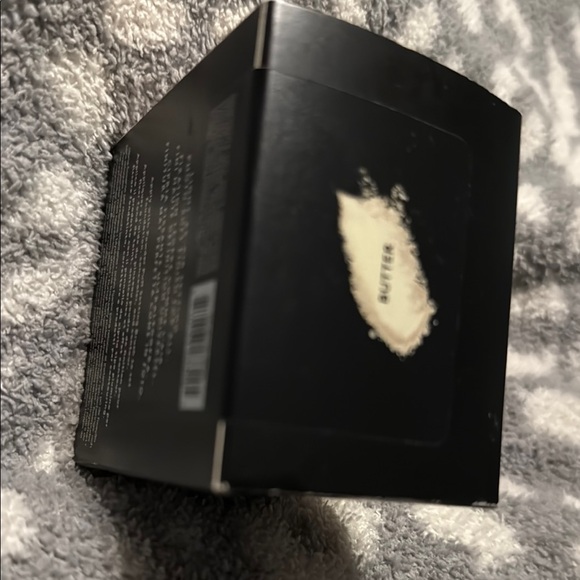 Fenty Beauty Cream Setting Powder for a Radiant Finish - Picture 2 of 6